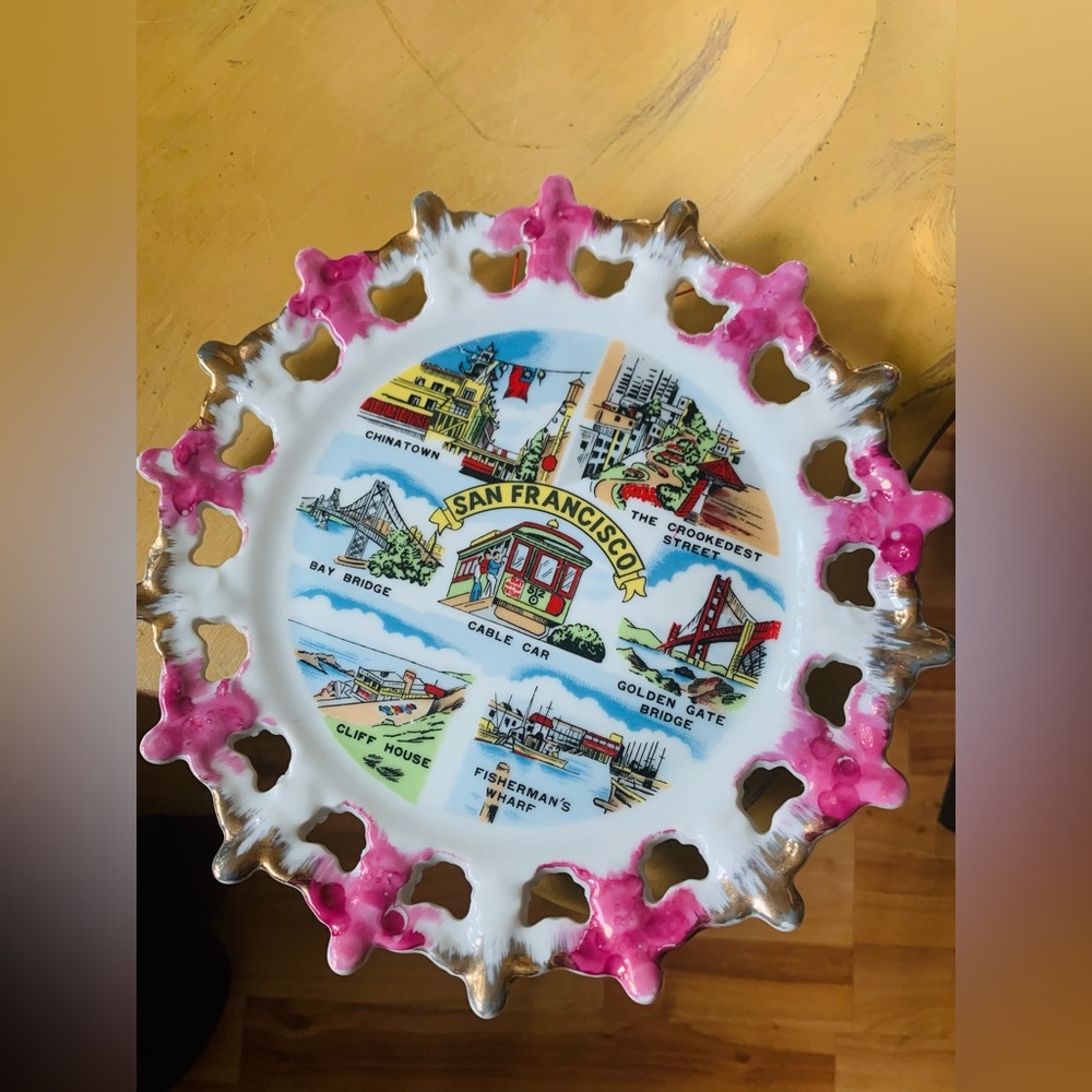 Vintage San Francisco Decorative
Plate Travel Souvenir
8 1/2 inches across.